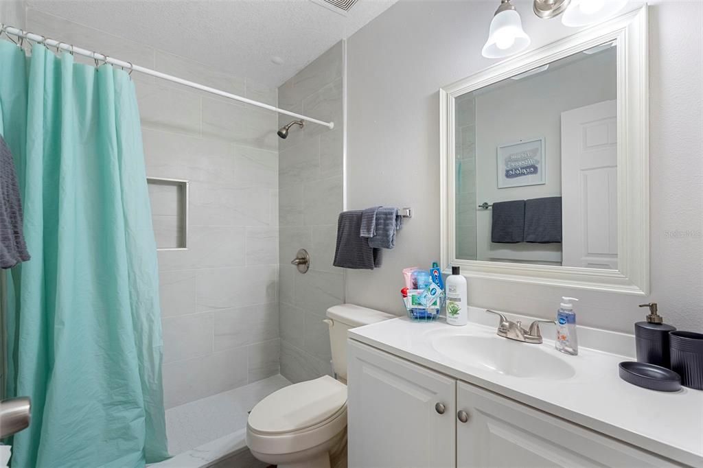 На продажу: $170,000 (2 спален, 2 ванн, 905 Квадратных фут)