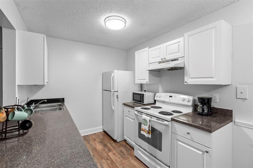 На продажу: $170,000 (2 спален, 2 ванн, 905 Квадратных фут)