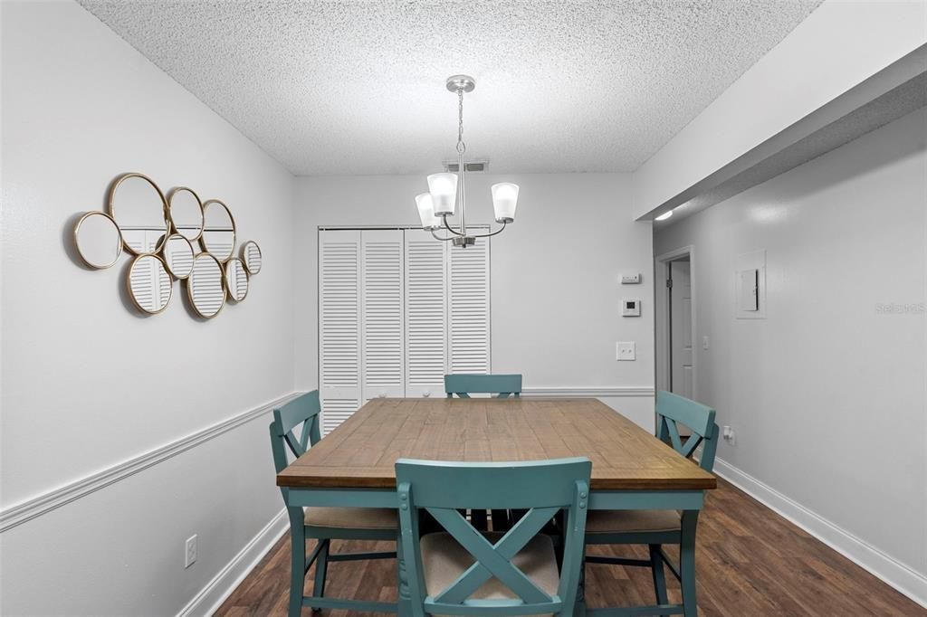 На продажу: $170,000 (2 спален, 2 ванн, 905 Квадратных фут)