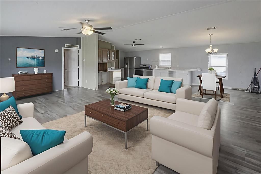 合同活跃: $165,000 (3 贝兹, 2 浴室, 1352 平方英尺)