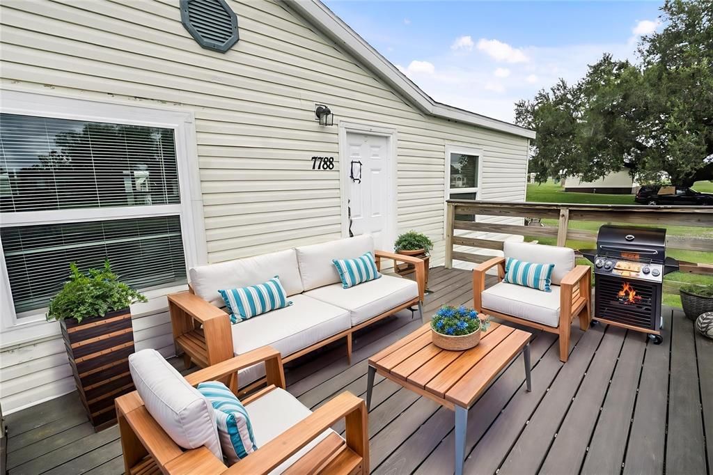 合同活跃: $165,000 (3 贝兹, 2 浴室, 1352 平方英尺)