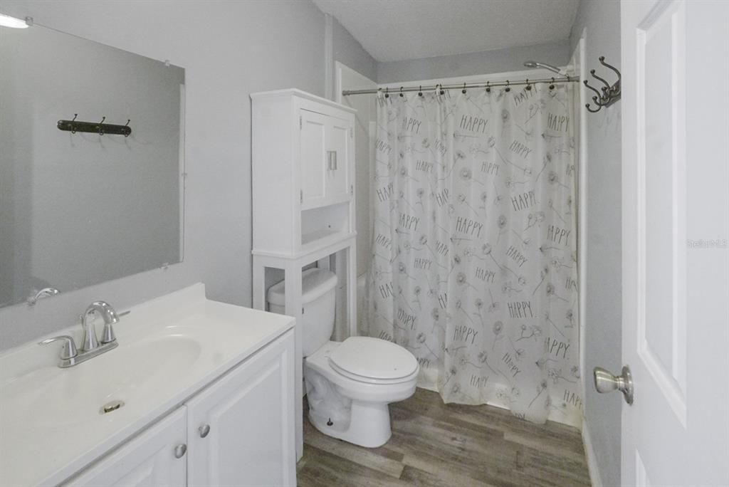 合同活跃: $165,000 (3 贝兹, 2 浴室, 1352 平方英尺)