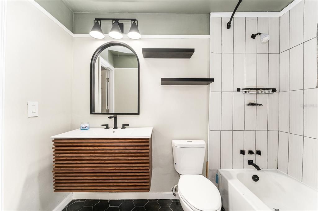 Activo con contrato: $199,999 (3 camas, 1 baños, 1192 Pies cuadrados)