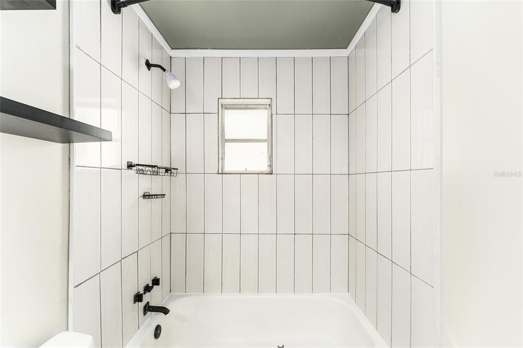 Activo con contrato: $199,999 (3 camas, 1 baños, 1192 Pies cuadrados)