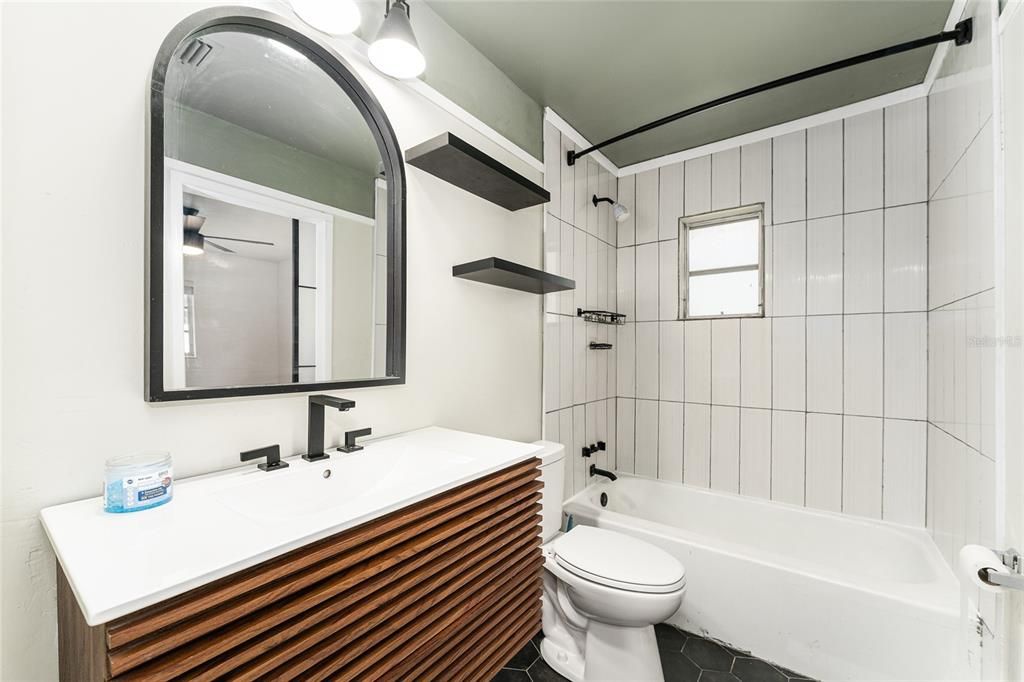 Activo con contrato: $199,999 (3 camas, 1 baños, 1192 Pies cuadrados)