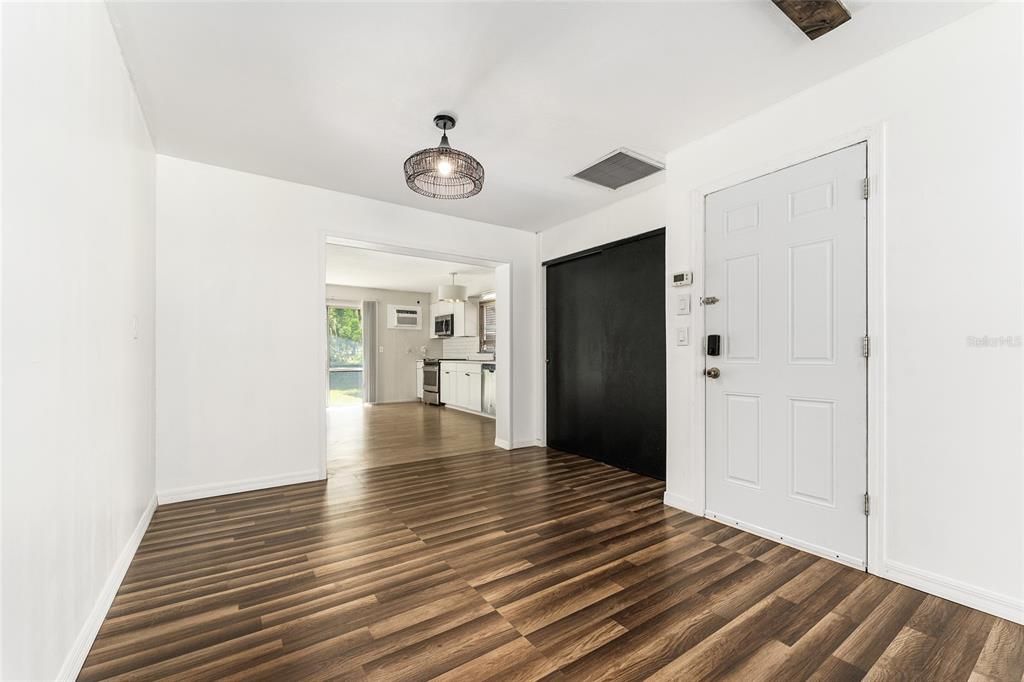 Activo con contrato: $199,999 (3 camas, 1 baños, 1192 Pies cuadrados)