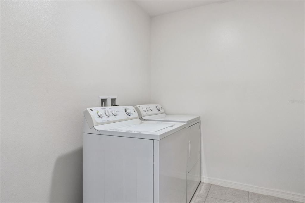 En Venta: $375,000 (4 camas, 3 baños, 2315 Pies cuadrados)