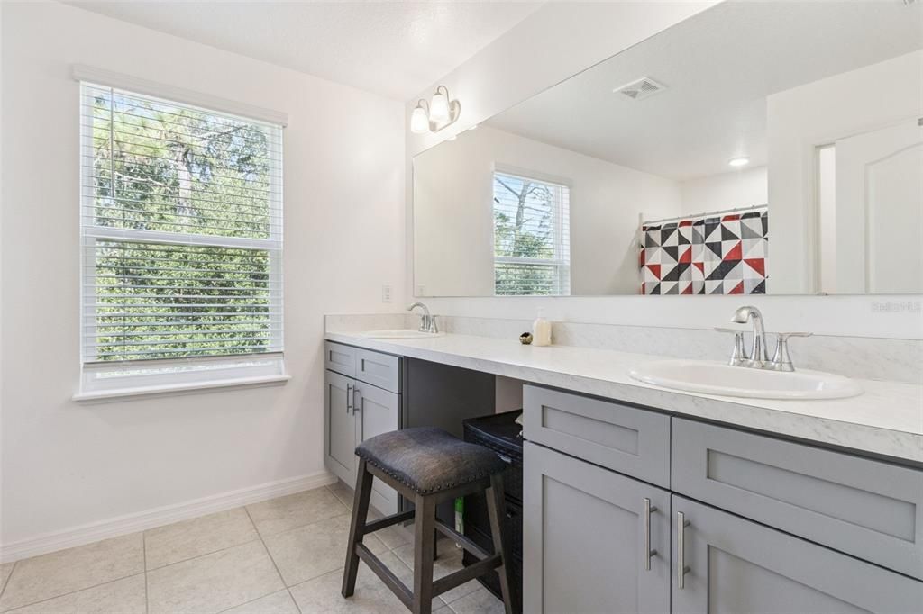 En Venta: $375,000 (4 camas, 3 baños, 2315 Pies cuadrados)