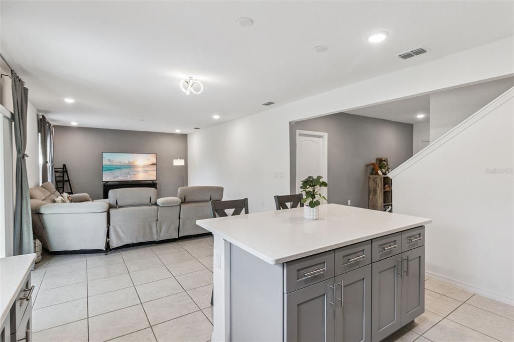 En Venta: $375,000 (4 camas, 3 baños, 2315 Pies cuadrados)