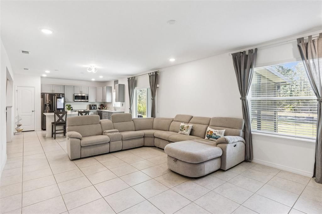 En Venta: $375,000 (4 camas, 3 baños, 2315 Pies cuadrados)