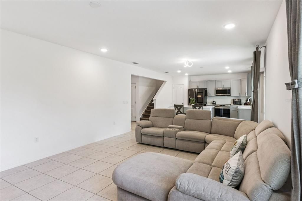 En Venta: $375,000 (4 camas, 3 baños, 2315 Pies cuadrados)