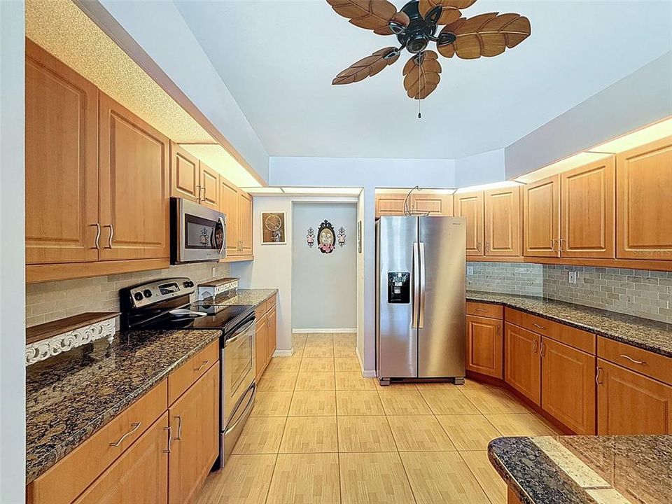 Active With Contract: $326,888 (2 beds, 2 baths, 1708 Square Feet)