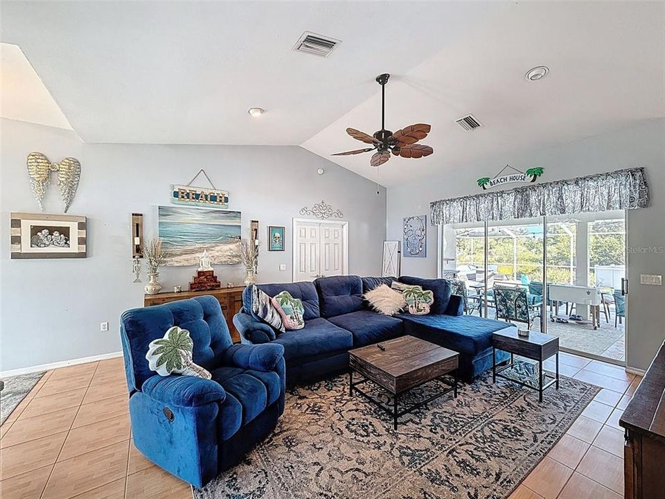 Active With Contract: $326,888 (2 beds, 2 baths, 1708 Square Feet)