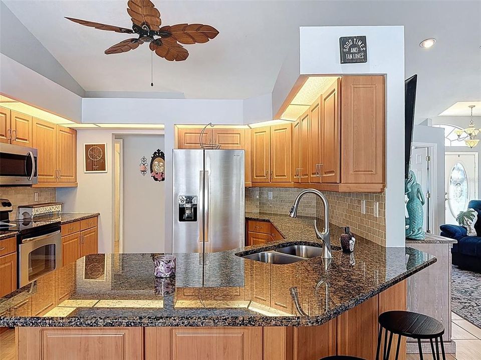 Active With Contract: $326,888 (2 beds, 2 baths, 1708 Square Feet)