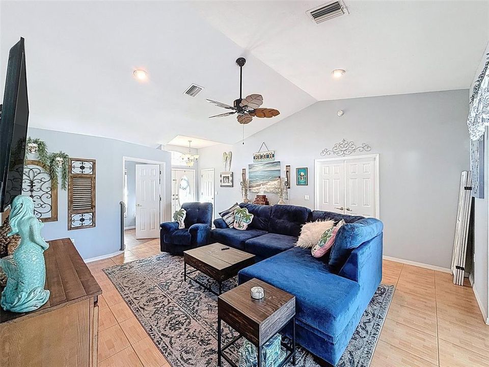 Active With Contract: $326,888 (2 beds, 2 baths, 1708 Square Feet)