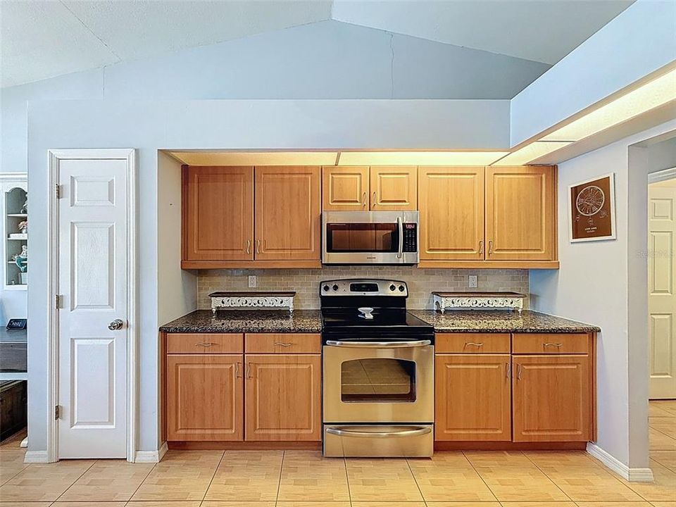 Active With Contract: $326,888 (2 beds, 2 baths, 1708 Square Feet)