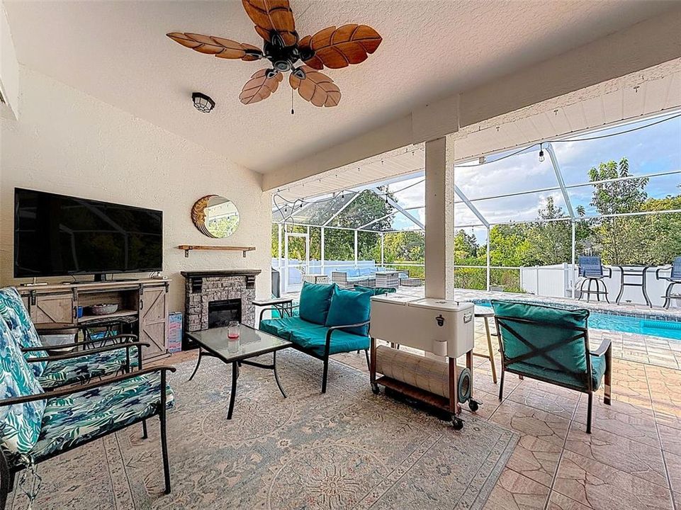 Active With Contract: $326,888 (2 beds, 2 baths, 1708 Square Feet)