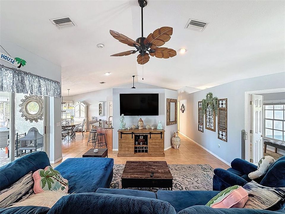 Active With Contract: $326,888 (2 beds, 2 baths, 1708 Square Feet)