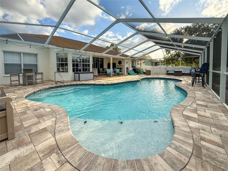 Active With Contract: $326,888 (2 beds, 2 baths, 1708 Square Feet)