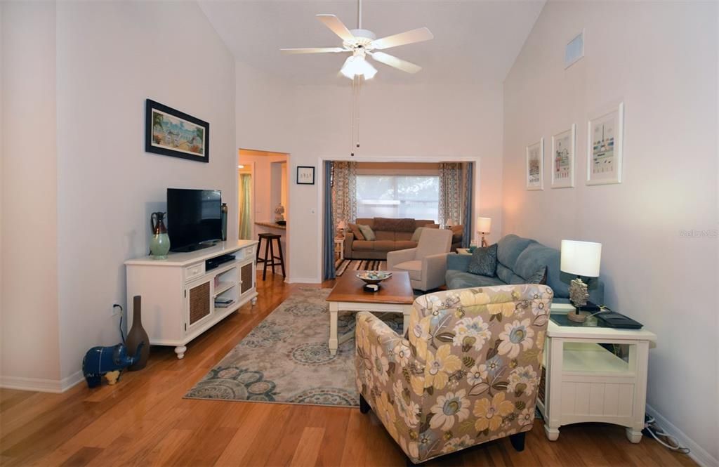 出租: $3,700 (2 贝兹, 2 浴室, 1221 平方英尺)