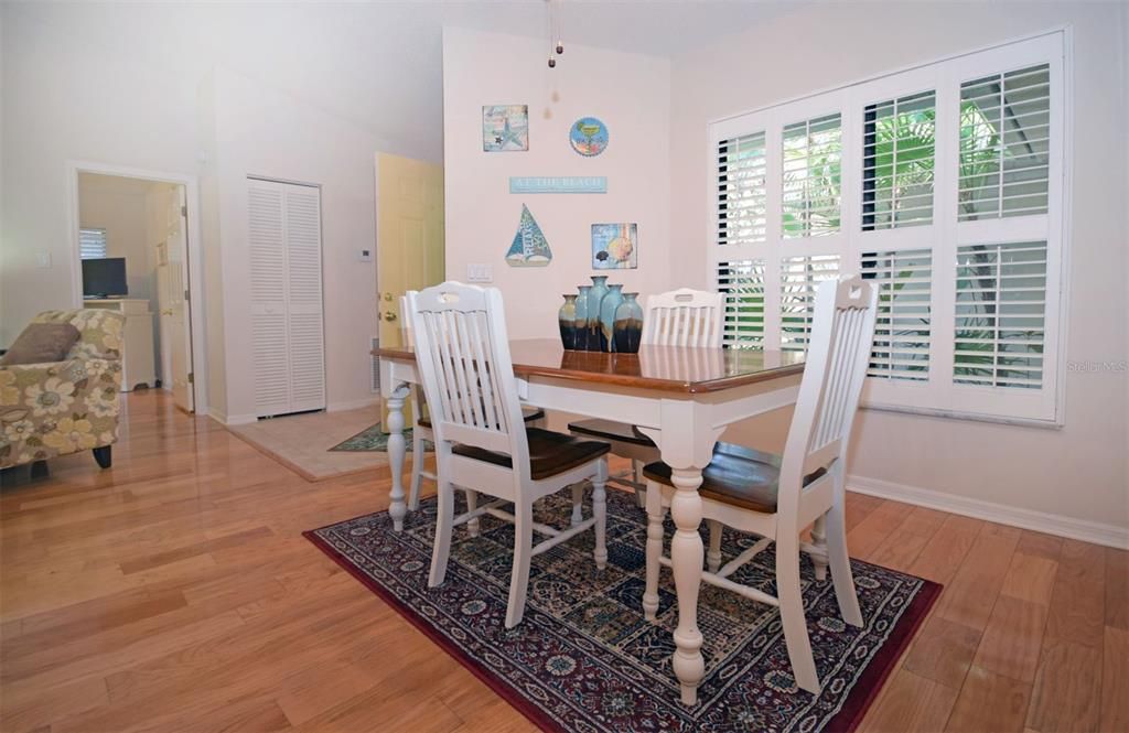 出租: $3,700 (2 贝兹, 2 浴室, 1221 平方英尺)