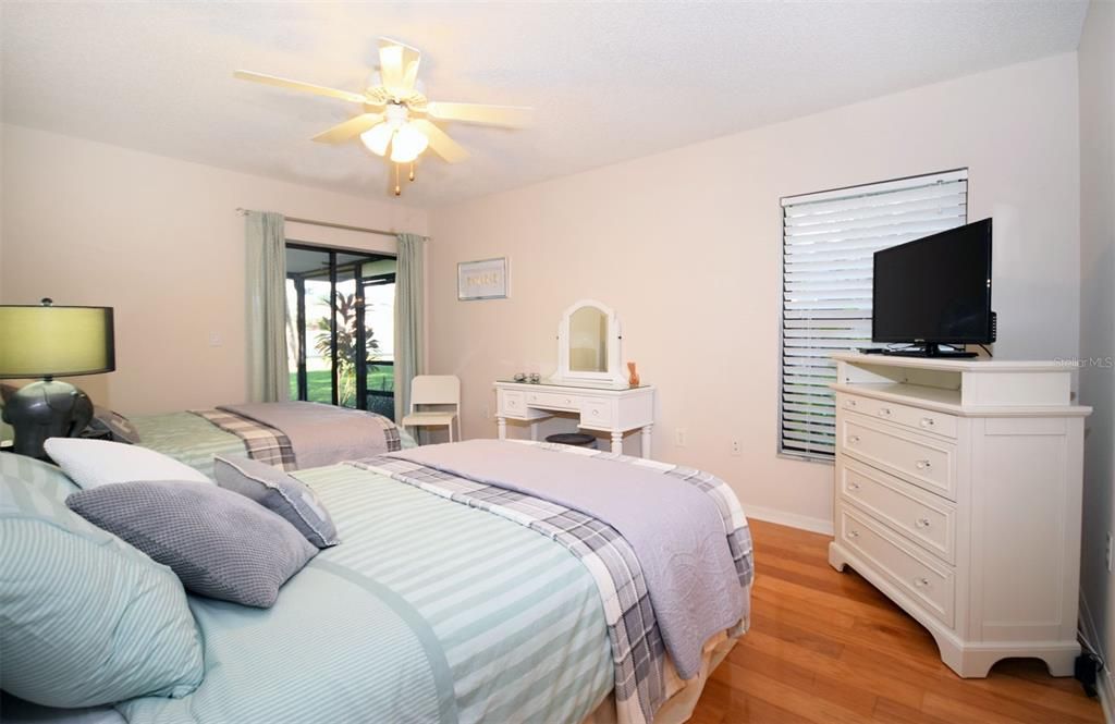 出租: $3,700 (2 贝兹, 2 浴室, 1221 平方英尺)