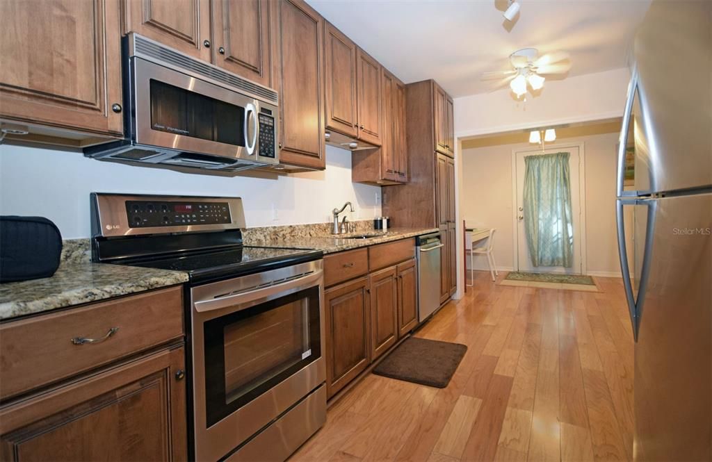 出租: $3,700 (2 贝兹, 2 浴室, 1221 平方英尺)