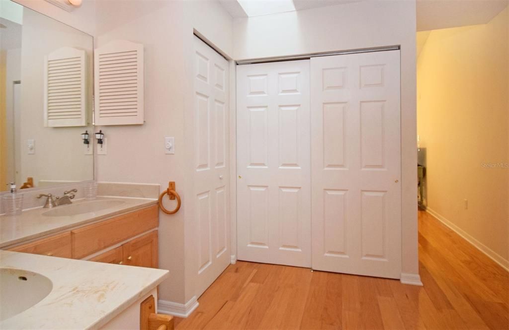 出租: $3,700 (2 贝兹, 2 浴室, 1221 平方英尺)