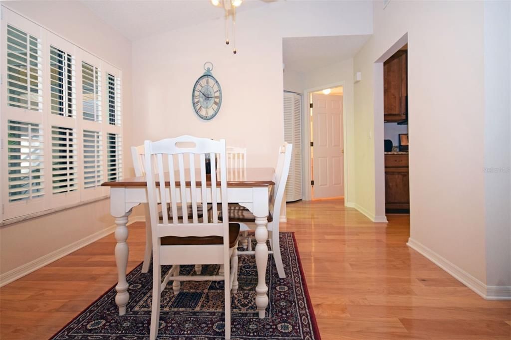 出租: $3,700 (2 贝兹, 2 浴室, 1221 平方英尺)