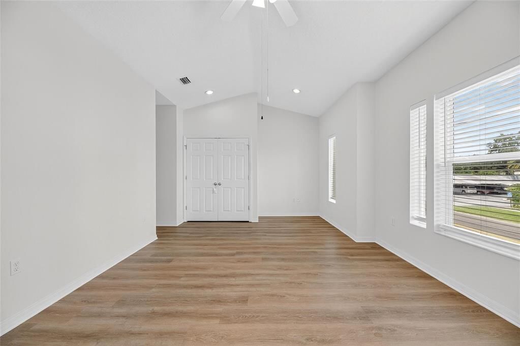 Active With Contract: $310,000 (3 beds, 2 baths, 1436 Square Feet)