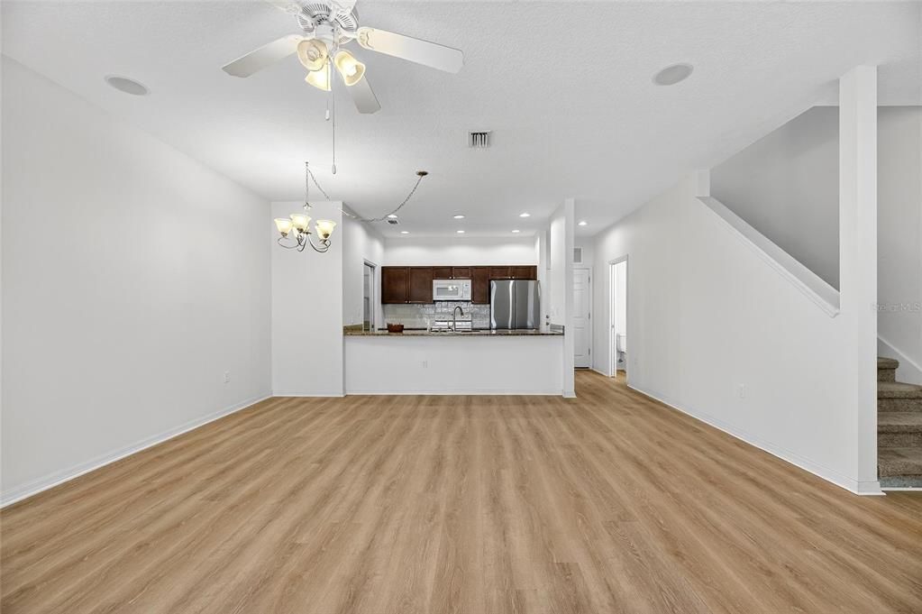 Active With Contract: $310,000 (3 beds, 2 baths, 1436 Square Feet)