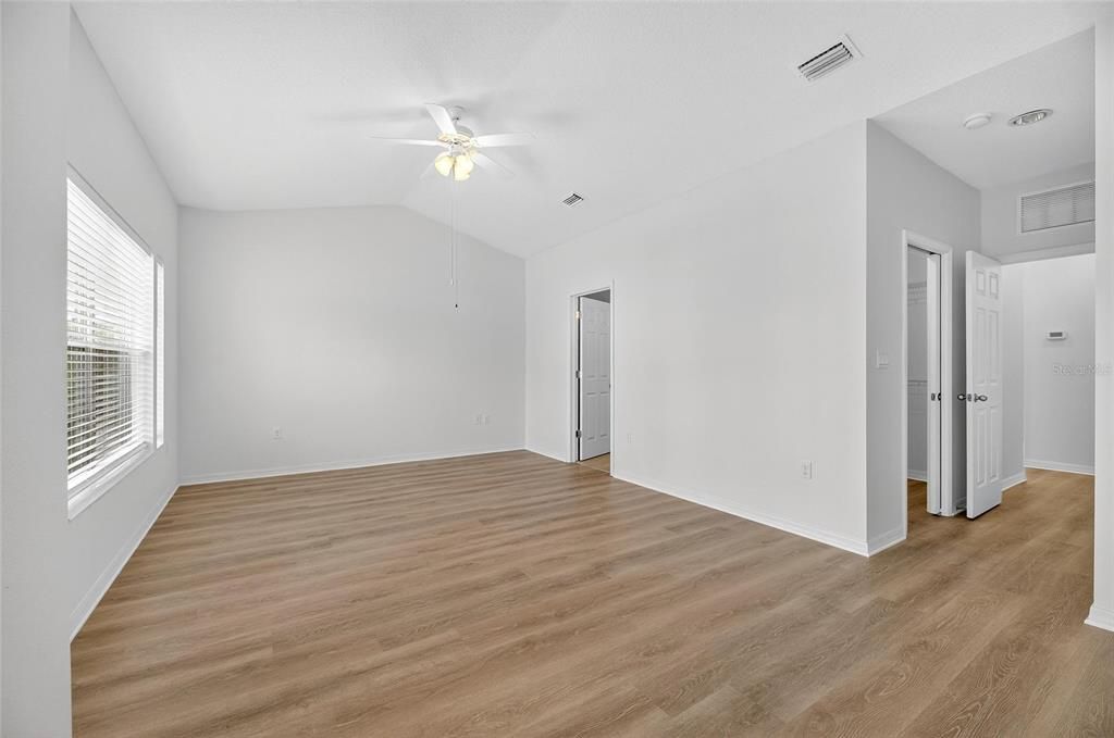 Active With Contract: $310,000 (3 beds, 2 baths, 1436 Square Feet)