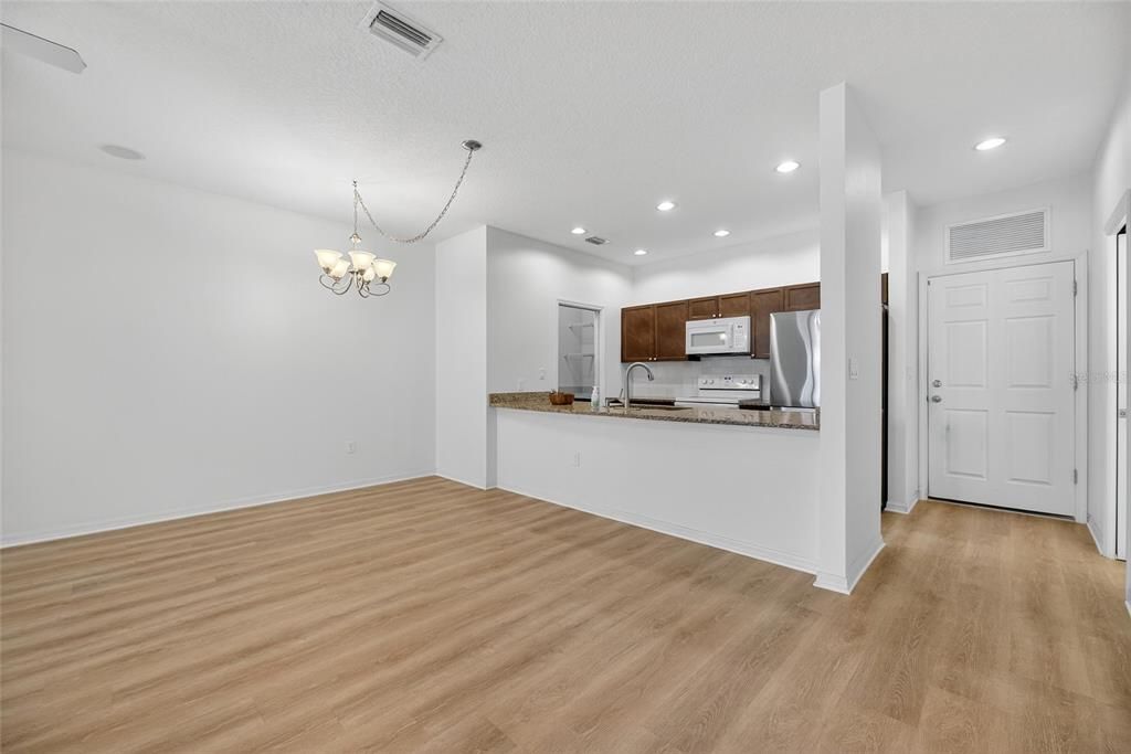 Active With Contract: $310,000 (3 beds, 2 baths, 1436 Square Feet)