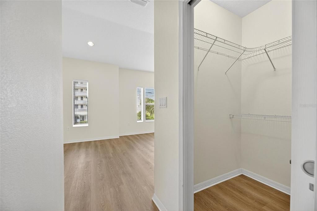 Active With Contract: $310,000 (3 beds, 2 baths, 1436 Square Feet)