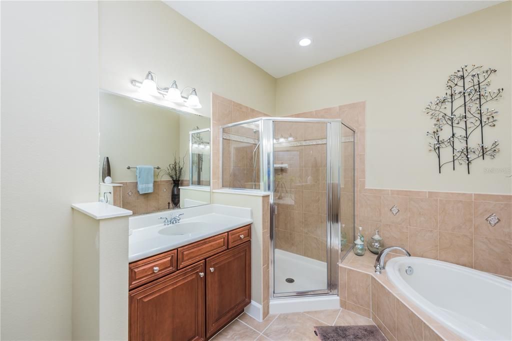 Active With Contract: $430,000 (3 beds, 2 baths, 1696 Square Feet)