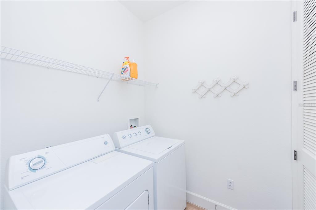 Active With Contract: $430,000 (3 beds, 2 baths, 1696 Square Feet)