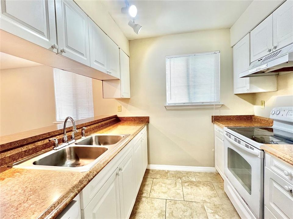 待售: $159,000 (2 贝兹, 2 浴室, 1185 平方英尺)