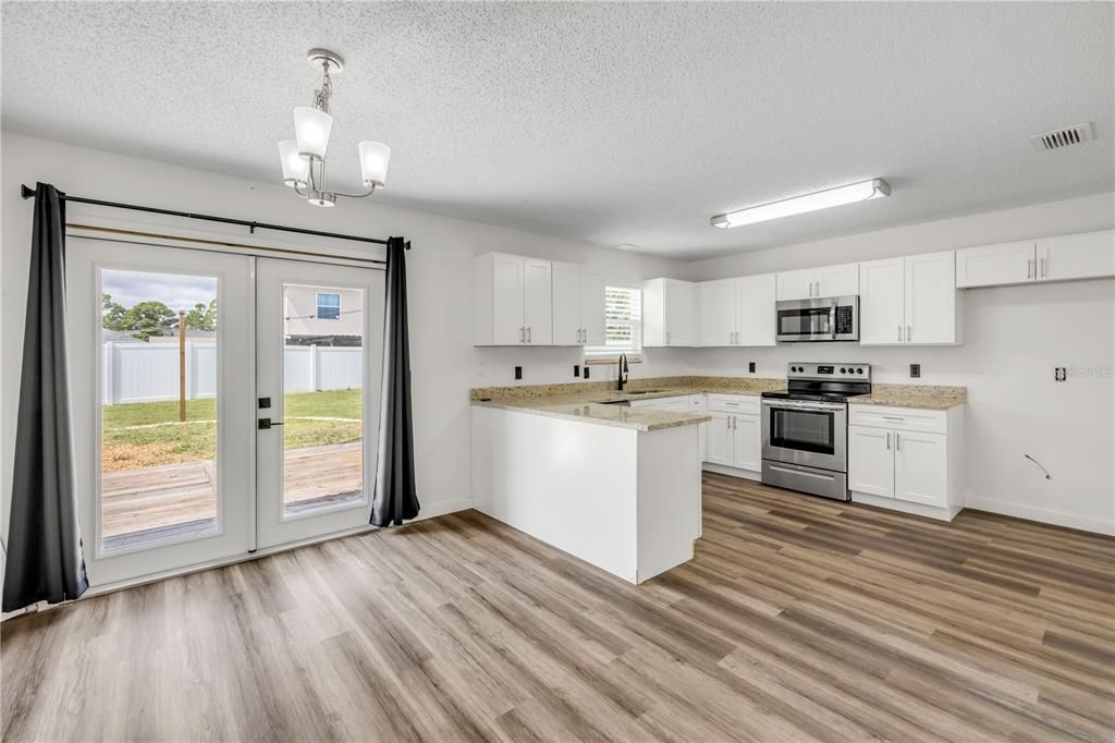 For Sale: $319,900 (3 beds, 2 baths, 1500 Square Feet)