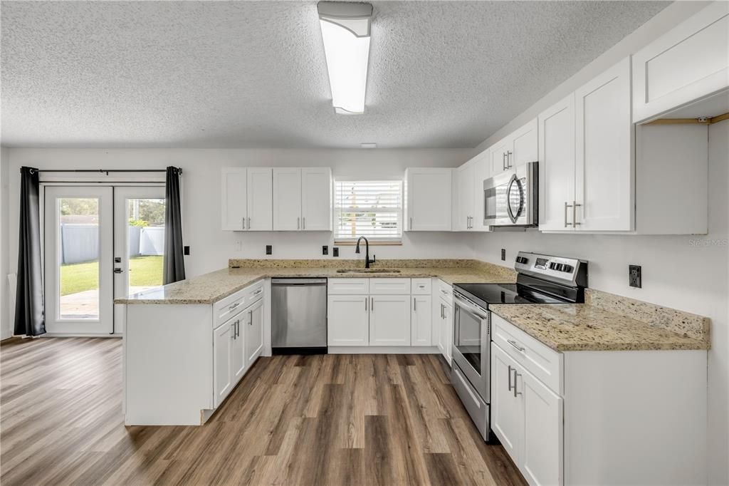 For Sale: $319,900 (3 beds, 2 baths, 1500 Square Feet)