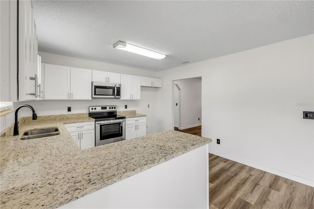 For Sale: $319,900 (3 beds, 2 baths, 1500 Square Feet)