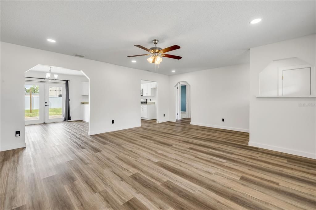 For Sale: $319,900 (3 beds, 2 baths, 1500 Square Feet)