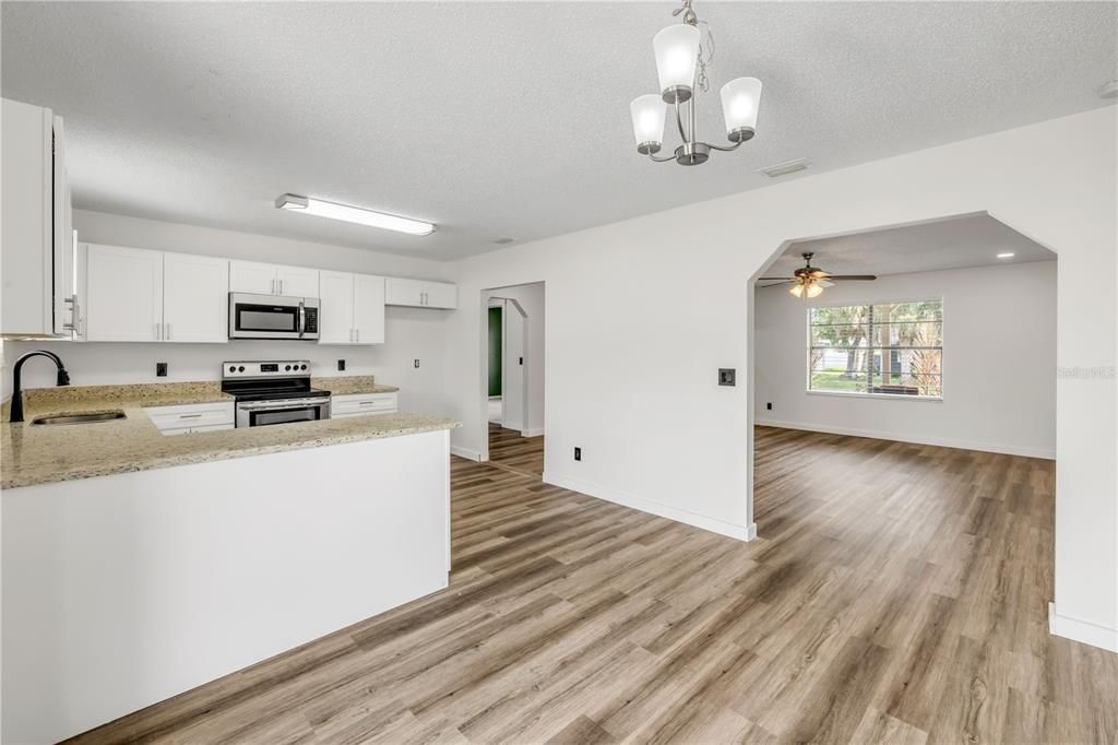 For Sale: $319,900 (3 beds, 2 baths, 1500 Square Feet)