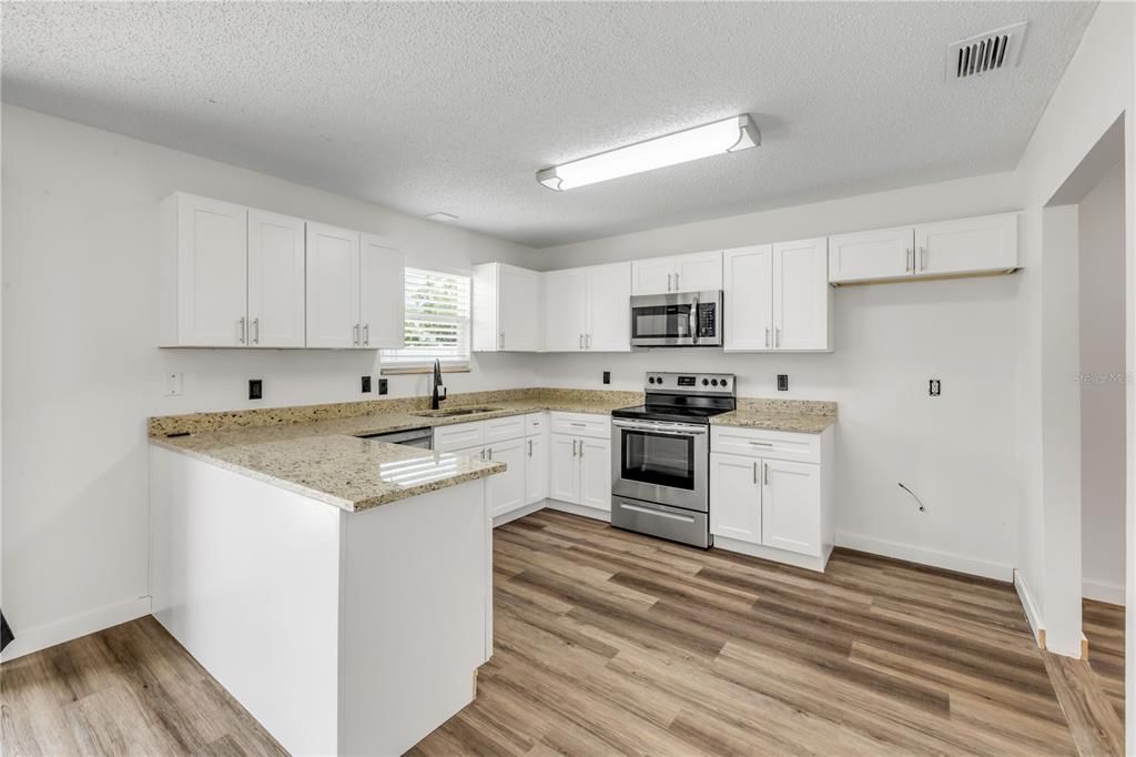 For Sale: $319,900 (3 beds, 2 baths, 1500 Square Feet)