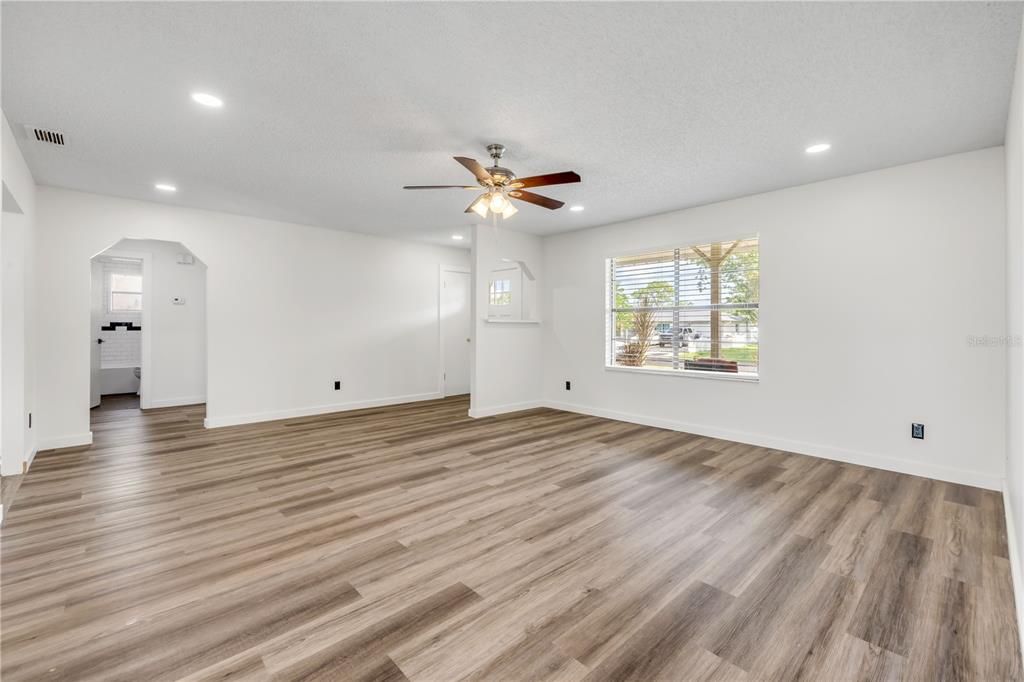 For Sale: $319,900 (3 beds, 2 baths, 1500 Square Feet)