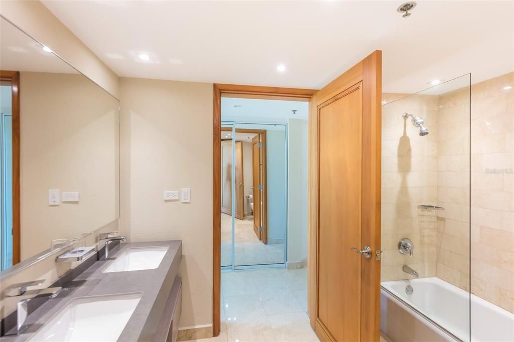 На продажу: $3,150,000 (4 спален, 2 ванн, 2768 Квадратных фут)