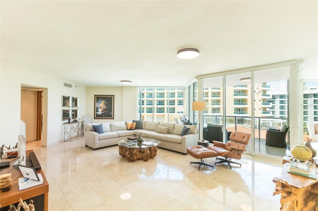 На продажу: $3,150,000 (4 спален, 2 ванн, 2768 Квадратных фут)