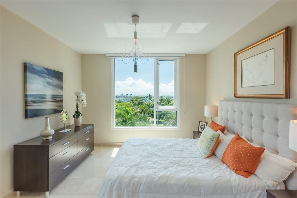 На продажу: $3,150,000 (4 спален, 2 ванн, 2768 Квадратных фут)