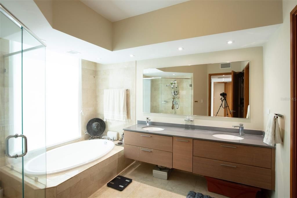 На продажу: $3,150,000 (4 спален, 2 ванн, 2768 Квадратных фут)