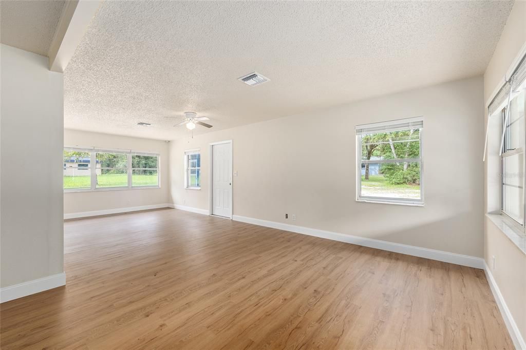 Activo con contrato: $295,000 (3 camas, 1 baños, 1540 Pies cuadrados)