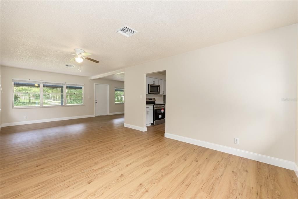 Activo con contrato: $295,000 (3 camas, 1 baños, 1540 Pies cuadrados)